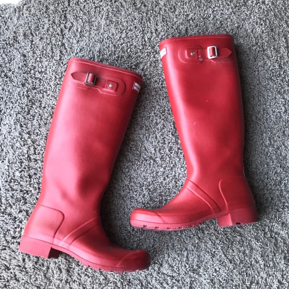 Hunter Shoes - Women’s tall classic red hunter rain boots 8